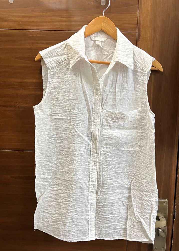 H&amp;M Sleeveless White Textured Shirt