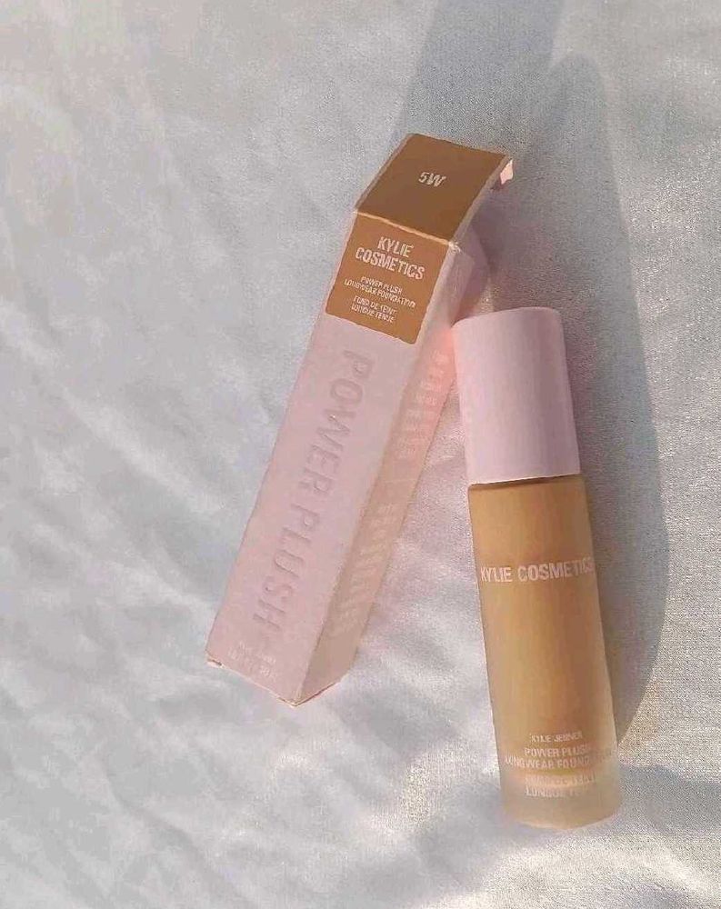 Kylie Cosmetics Power Plush Foundation