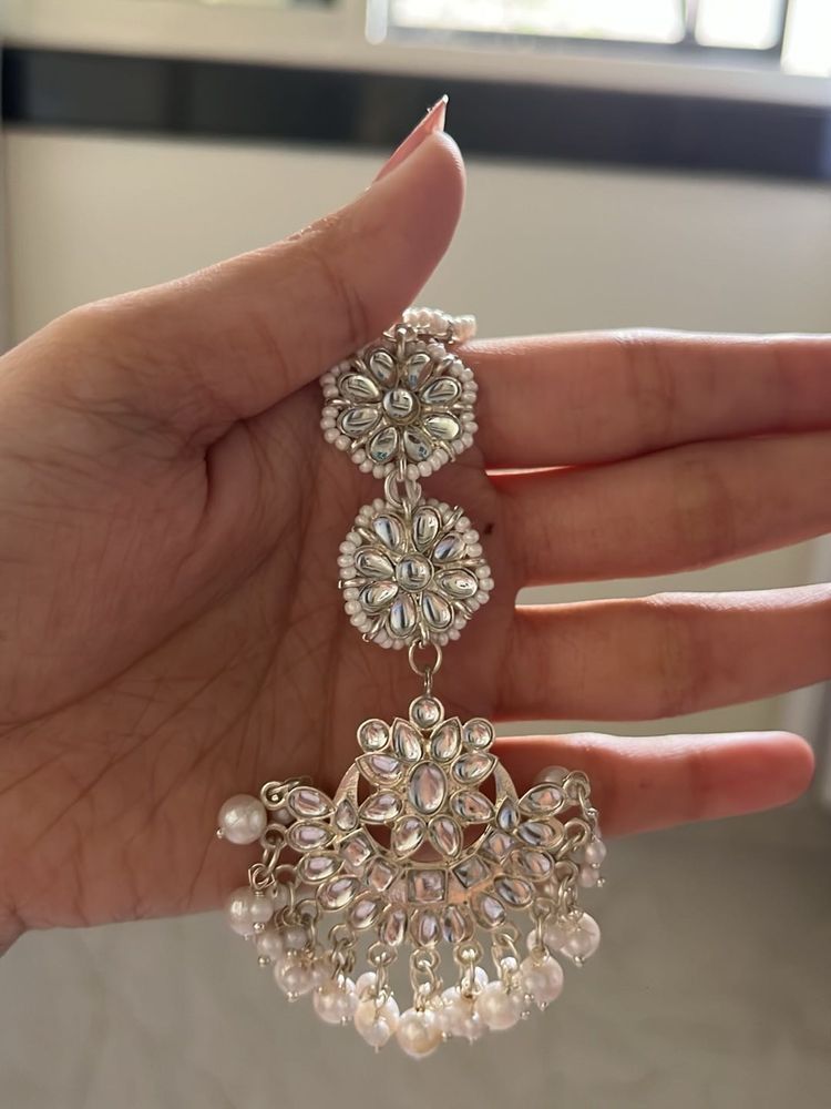 Elegant Kundan Maangtika