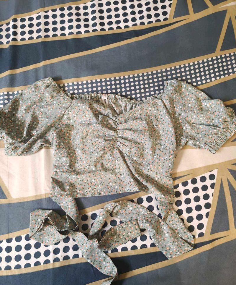 Cute Floral Ruched Tie-Front Crop Top