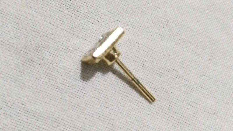 Elegant Gold Stud Earring