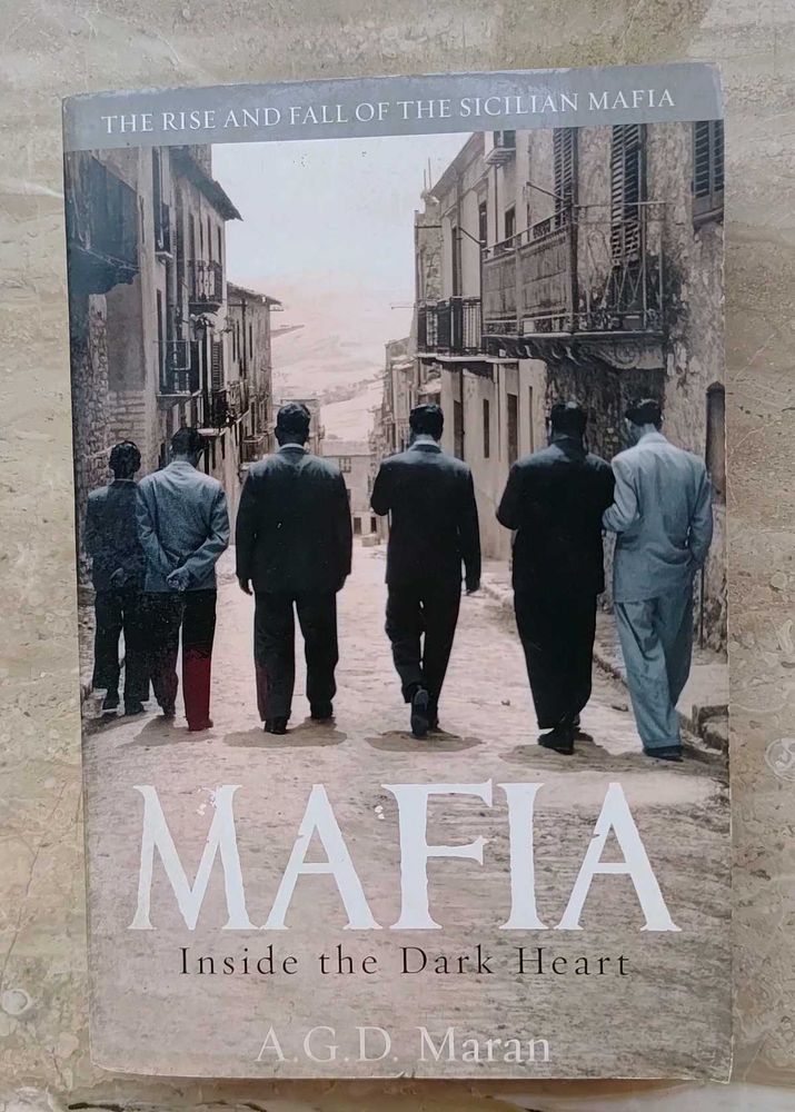 Mafia: Inside the Dark Heart Book