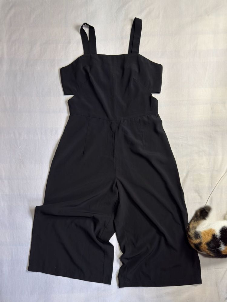 Chic Black Cut-Out Jumpsuit