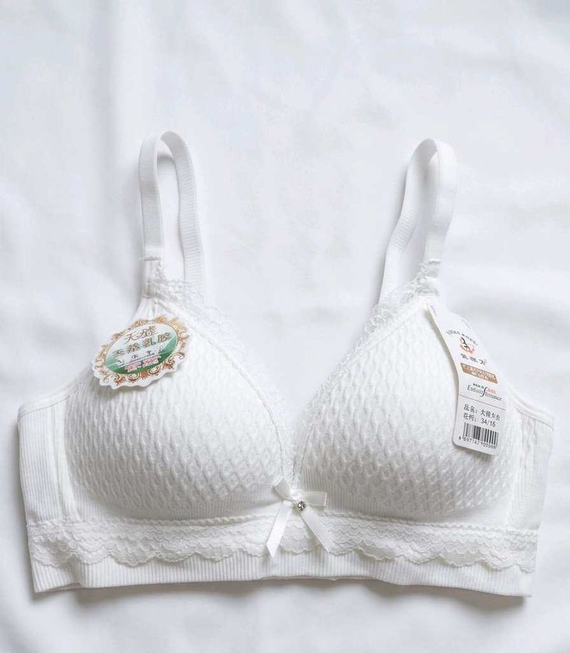 Comfortable White Bra with Lace Trim˚˖𓍢ִ໋❀