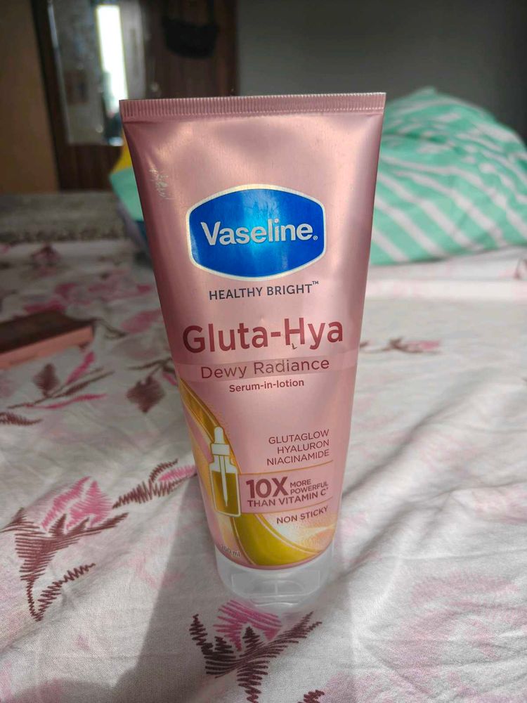 Vaseline Gluta-Hya Serum-in-lotion