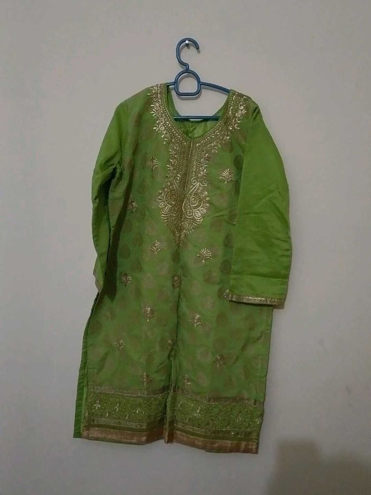 Green Embroidered Kurta