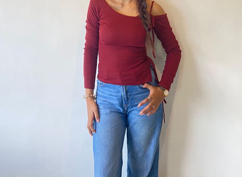 Burgundy Off-Shoulder Top 🖇️❤️( bust will fit upt