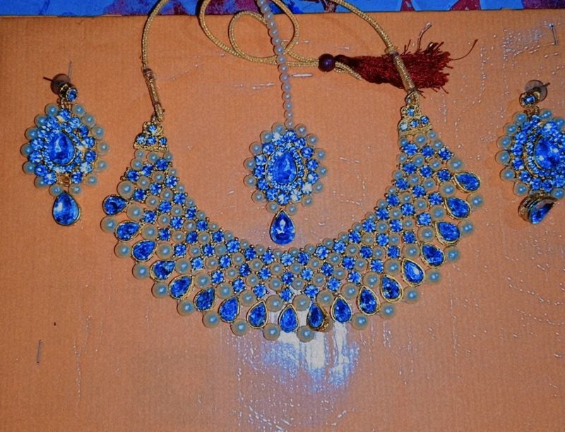 Kundan Necklace Set with Earrings &amp; Maang Tikka