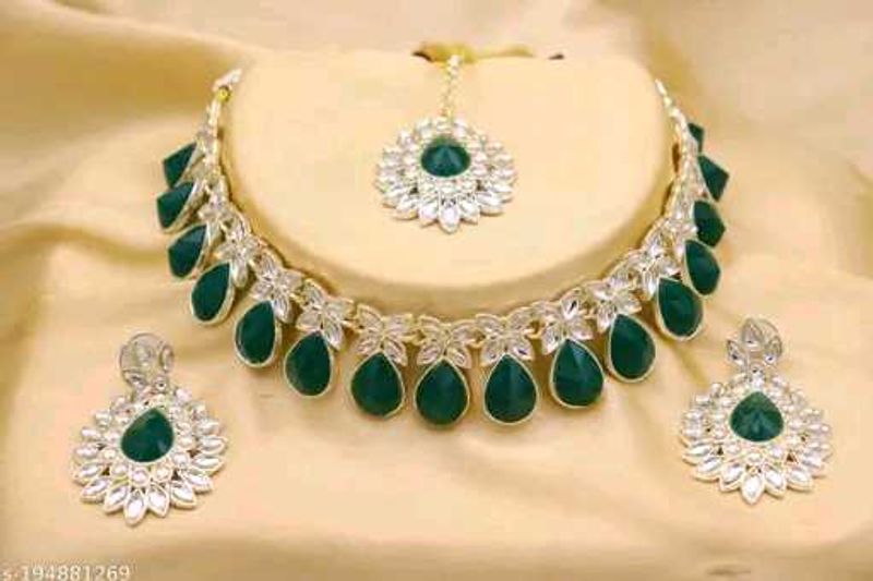 Green jewellery set....