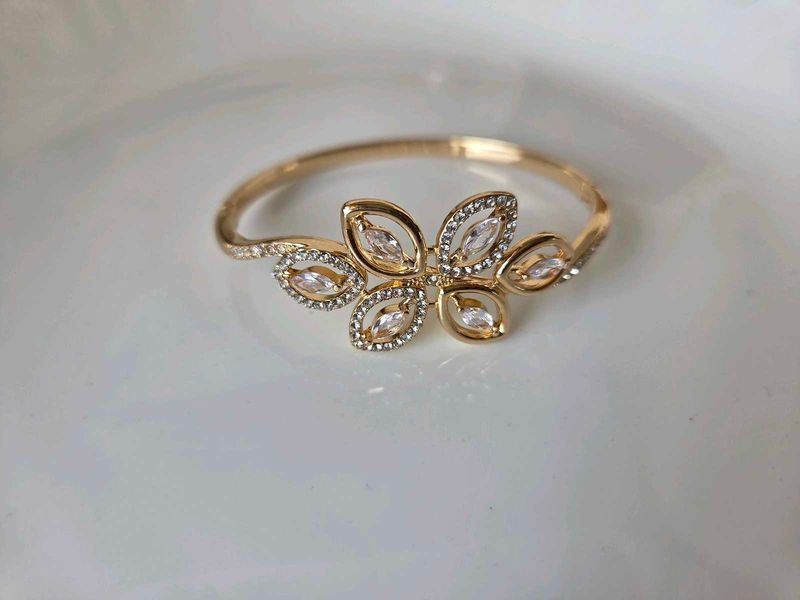 Openable beautiful bracelete