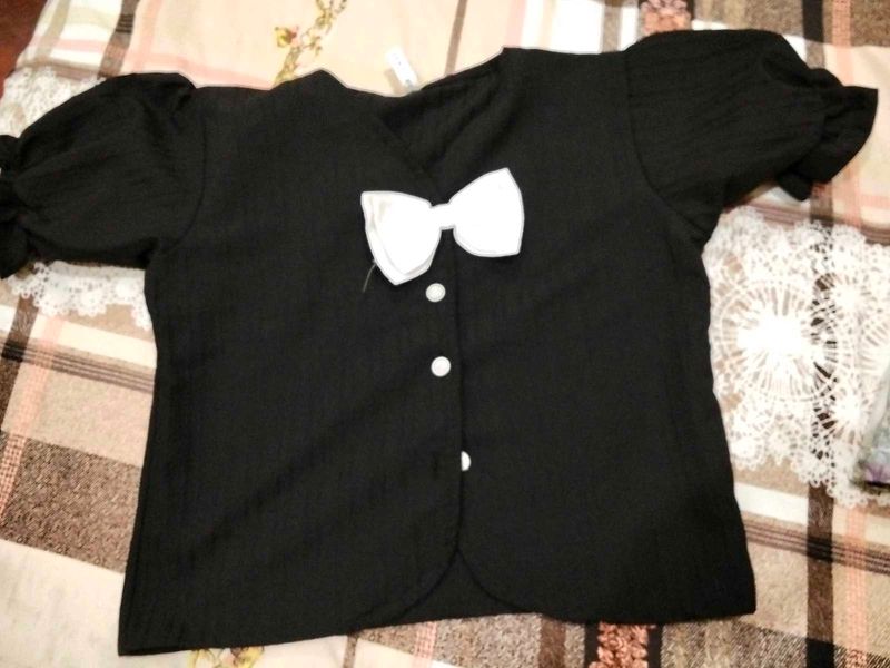 Chic Black Puff Sleeve Top with Bow