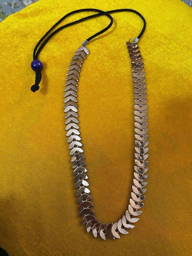 Chic Leaf Pattern Pendant Necklace