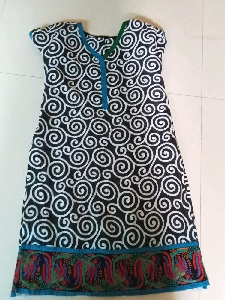 Stylish Black &amp; White Swirl Print Kurta