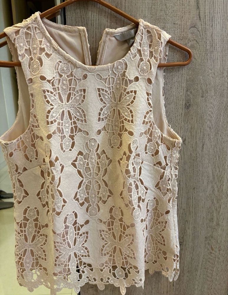 Elegant Lace Sleeveless Top