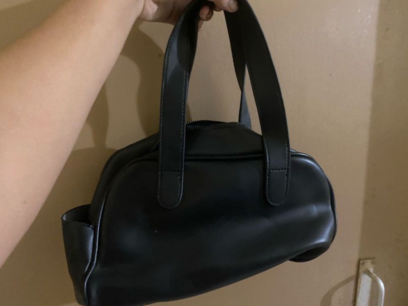 Chic Black Faux Leather Handbag