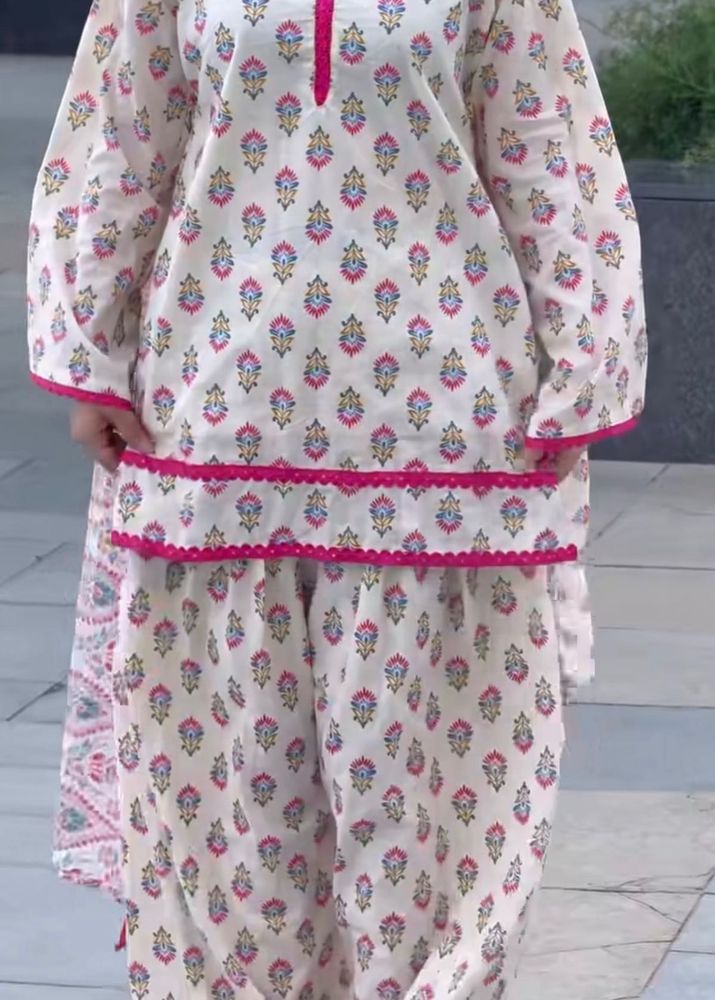 Farshi White Printed Kurta with Pink B