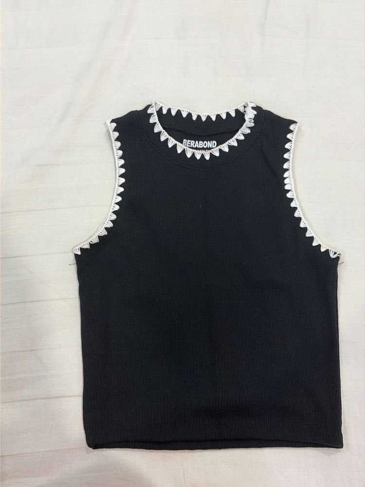 Black Ribbed Cropped Tank Top