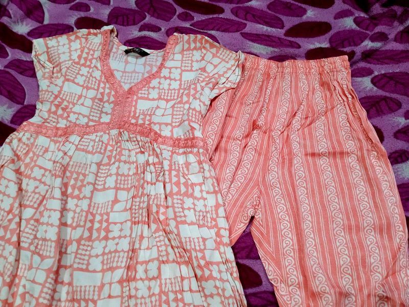 Peach &amp; White Printed Kurta Set