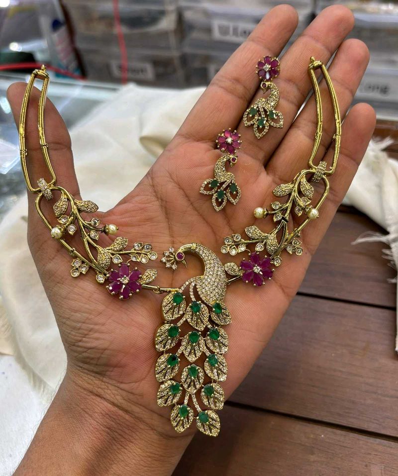 Exquisite Peacock Necklace &amp; Earring Set