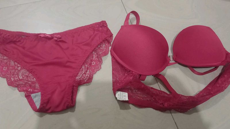 Lace Trimmed Padded Bra &amp; Panty Set