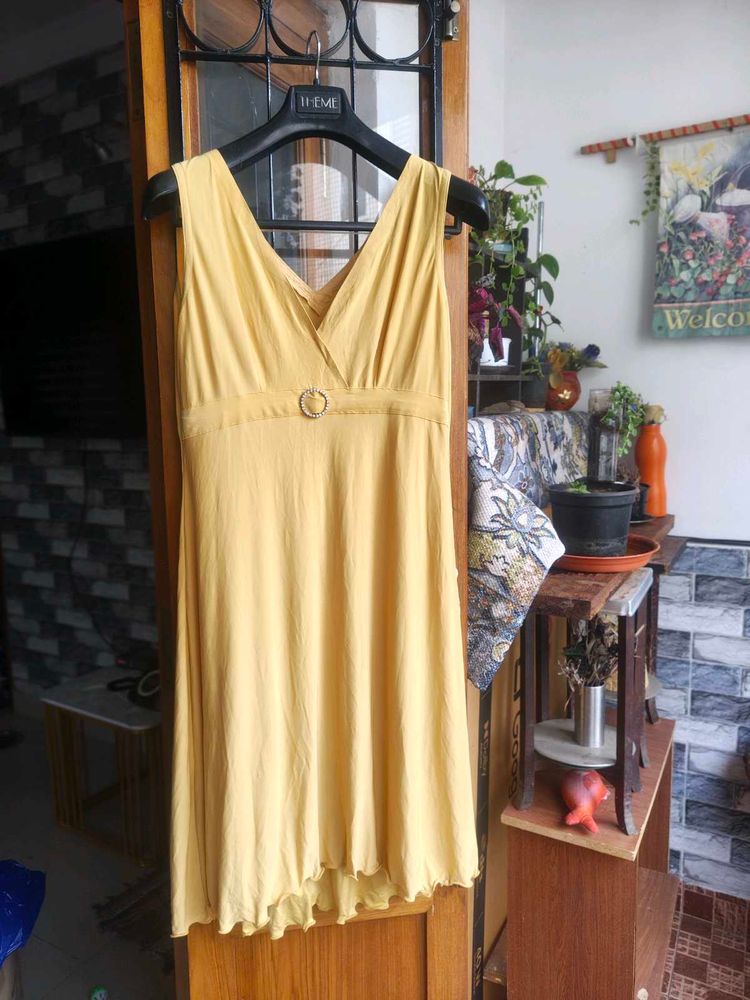 Vintage Chic Yellow V-Neck Midi Dress