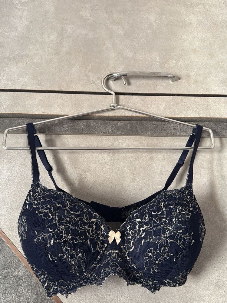 Elegant Lace Non-Padded Bra