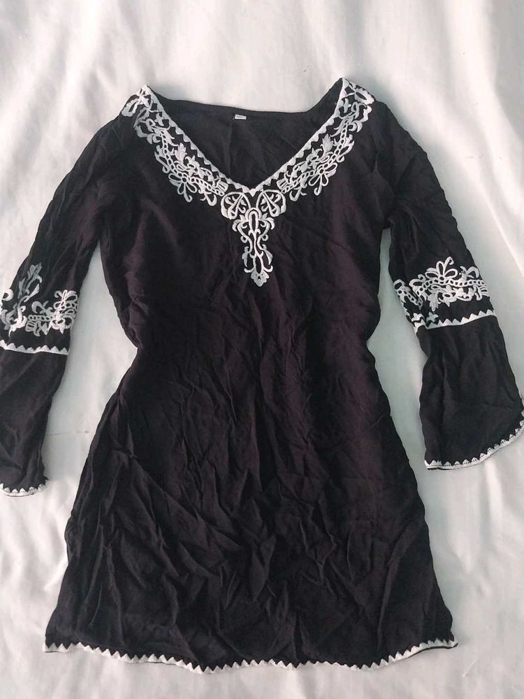 Black Embroidered V-Neck Tunic Kurta