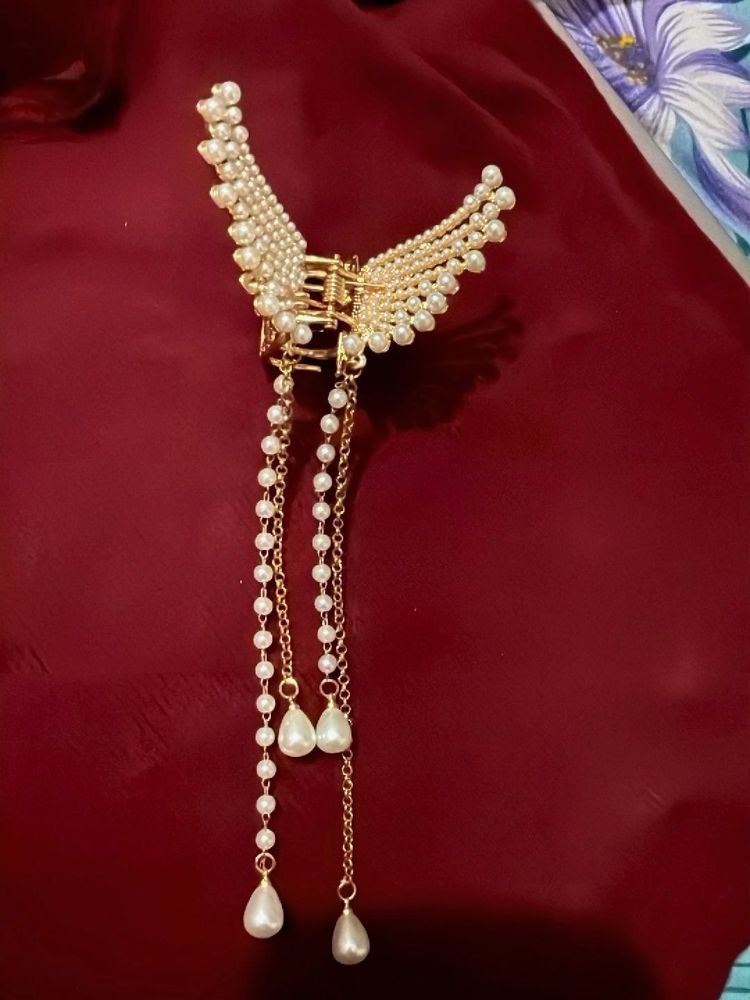 Elegant Pearl Hair Claw Clip