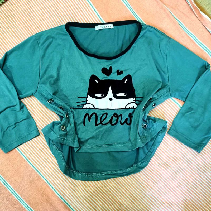 Cute Cat "Meow" Graphic T-Shirt