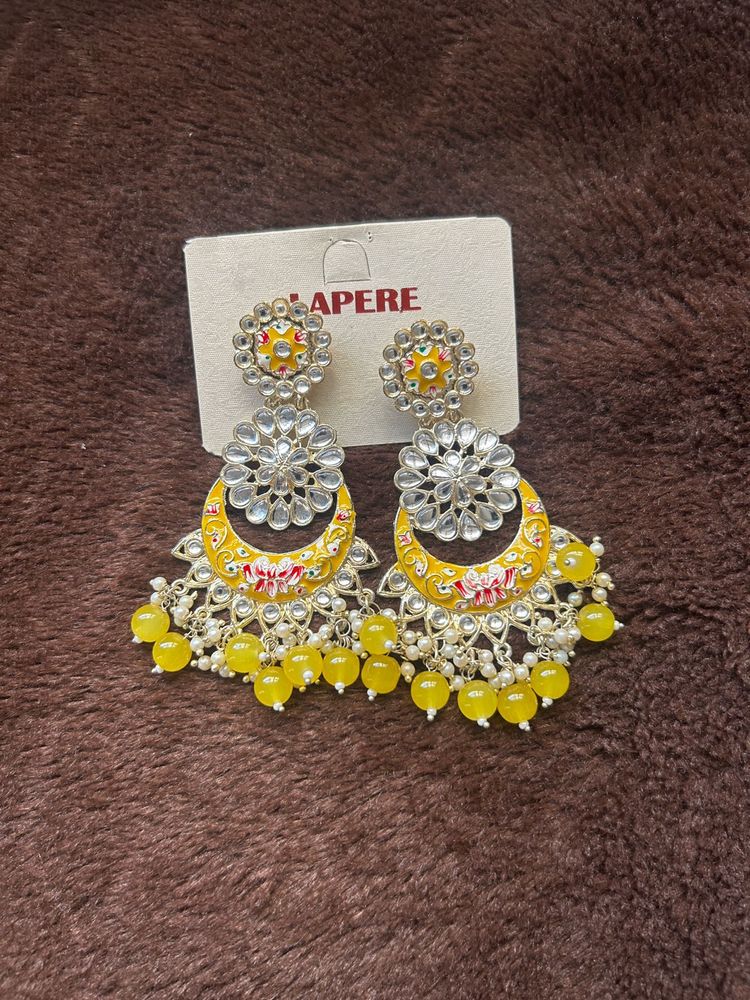 Beautiful Yellow &amp; White Dangler Earrings