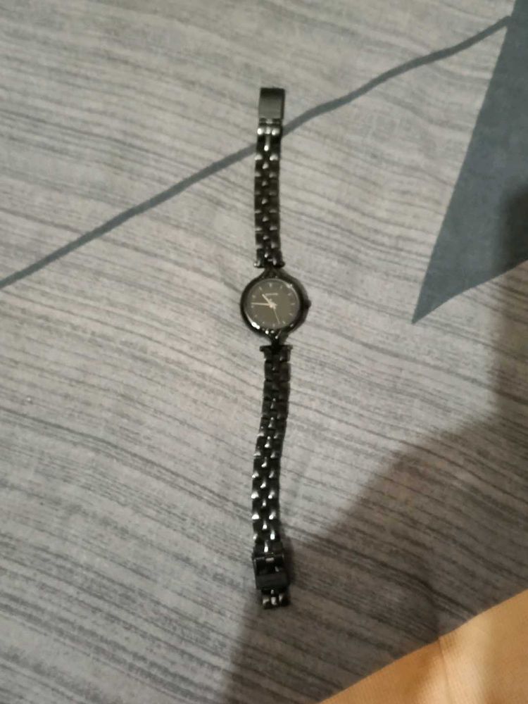 Elegant Black Metal Band Watch