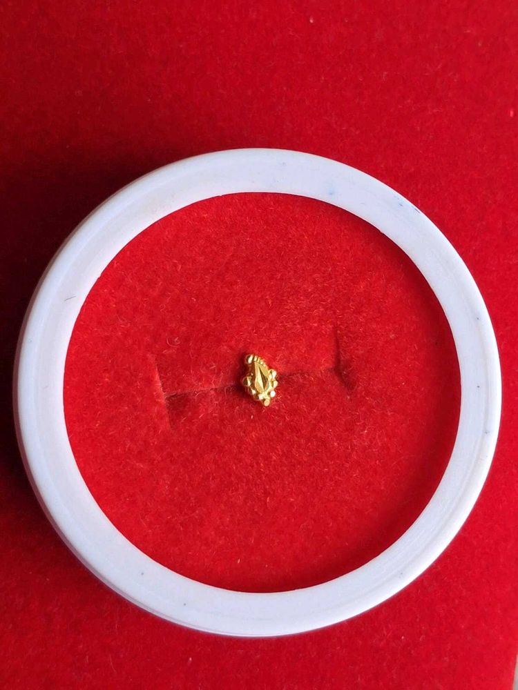 Gold Nose Pin