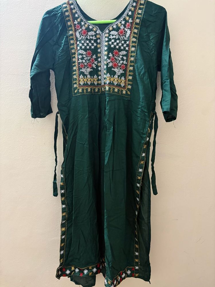 Embroidered Green Naira Cut Kurta Pant S