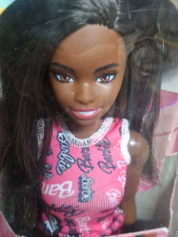 Barbie Doll - Fashionable Playtime Fun