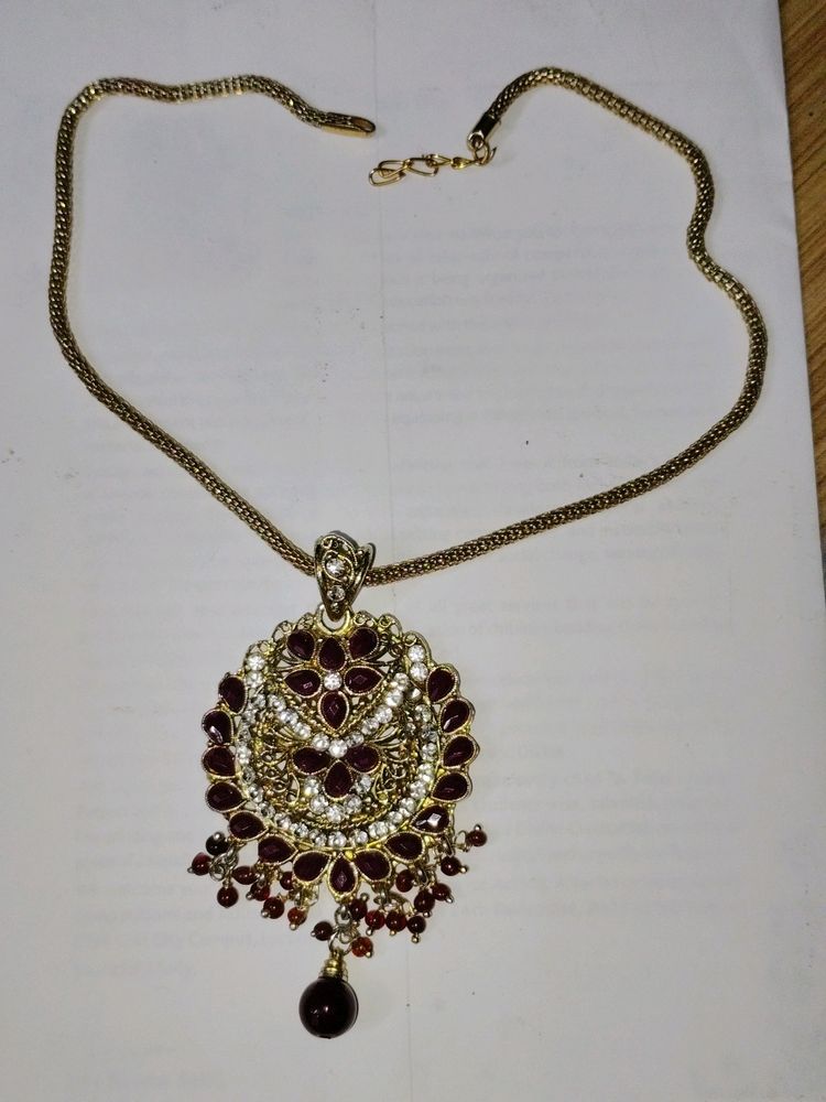 Beautiful Choker Without Earrings