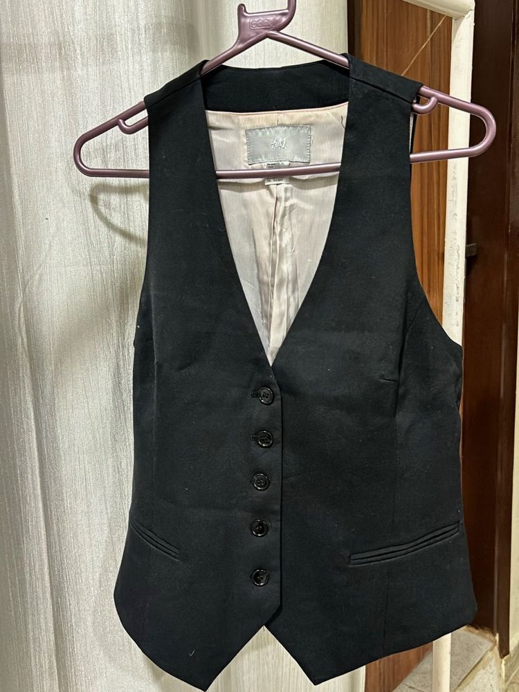 H&amp;M Black V-Neck Buttoned Vest