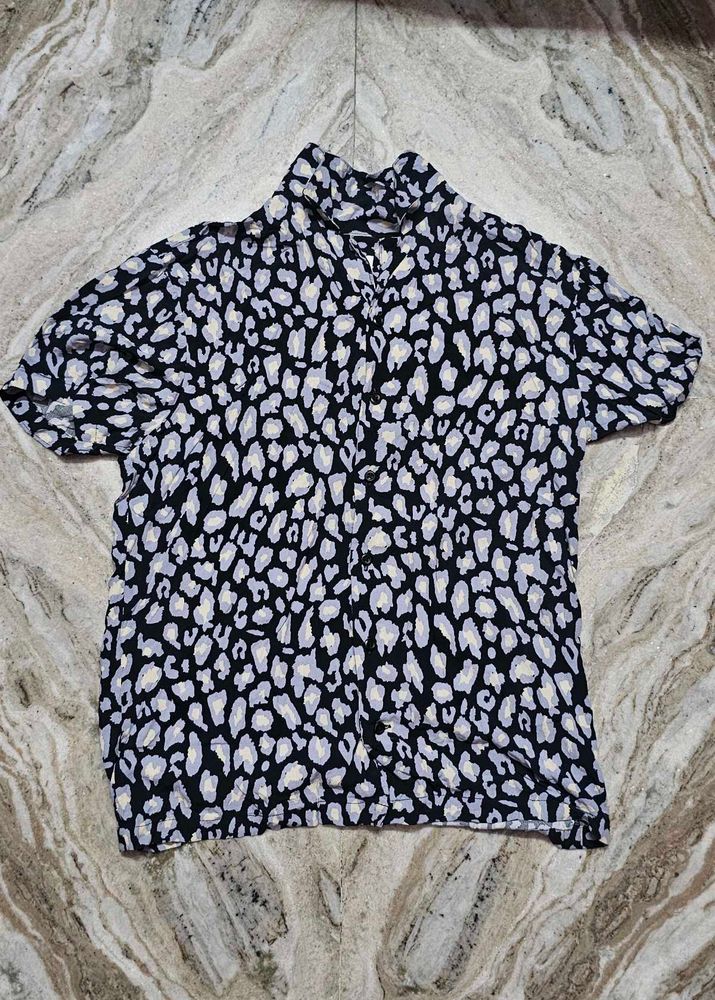 Chic Leopard Print Button-Up Shirt