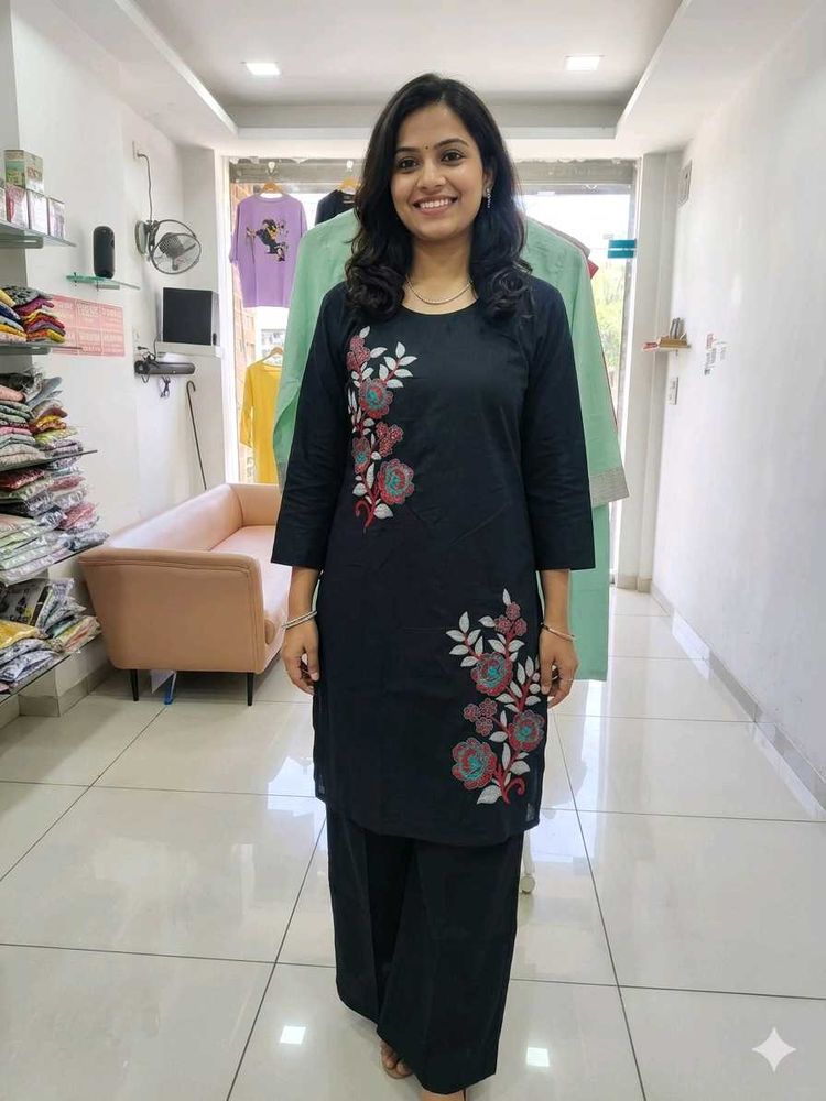 Elegant Black Kurta with Floral Embroidery Cordset