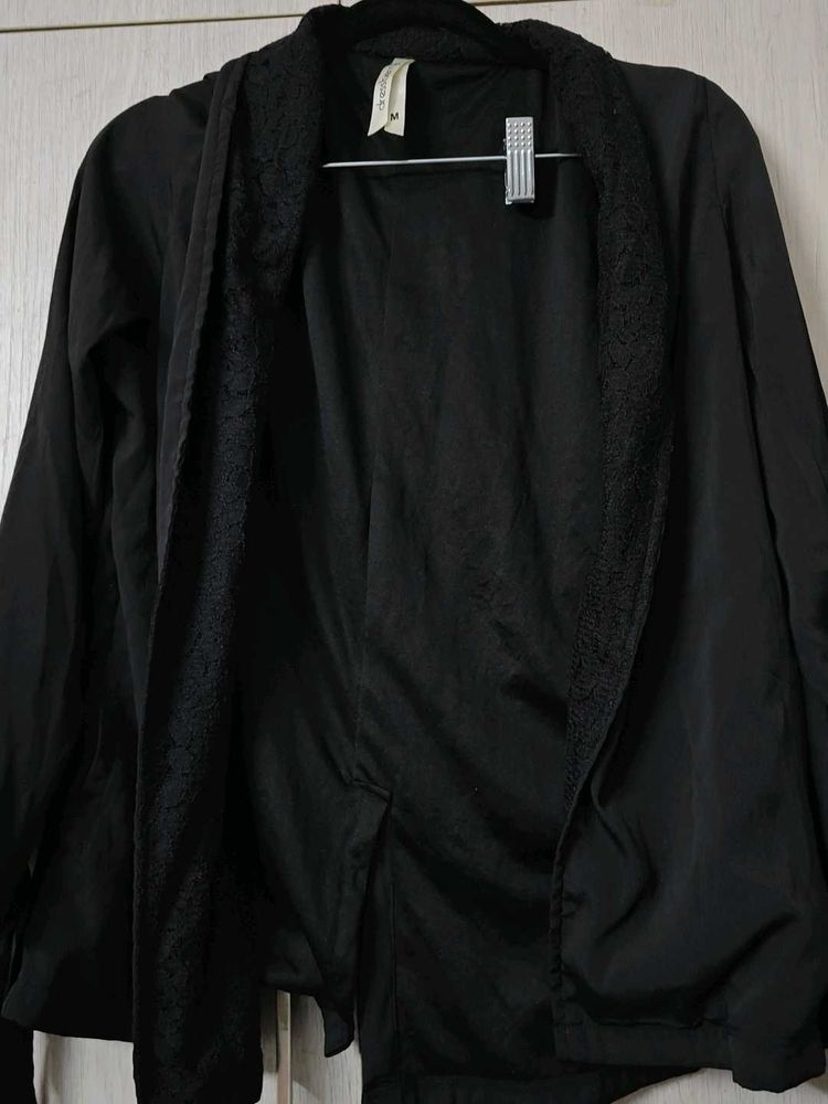 Elegant Black Lace Trim Robe