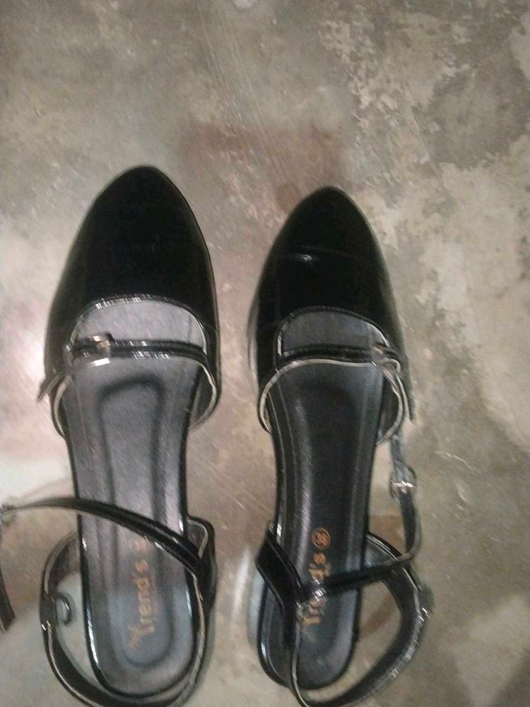 black little pencil heel