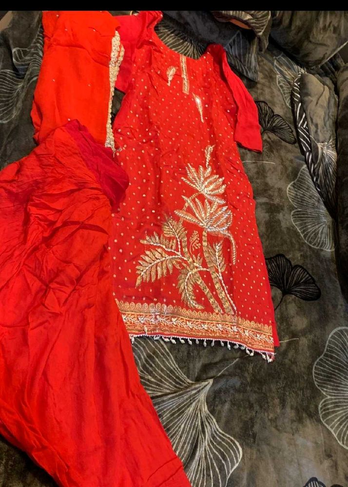 🎀Beautiful Red Embellished Kurta Set