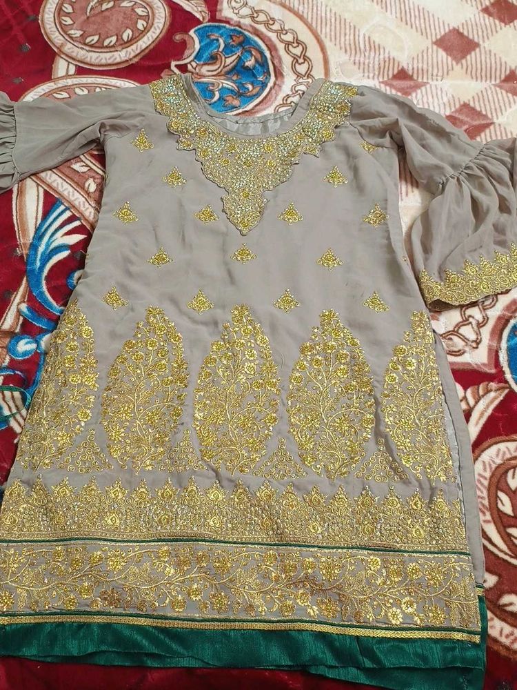 Elegant Grey &amp; Gold Kurta With Dupatta