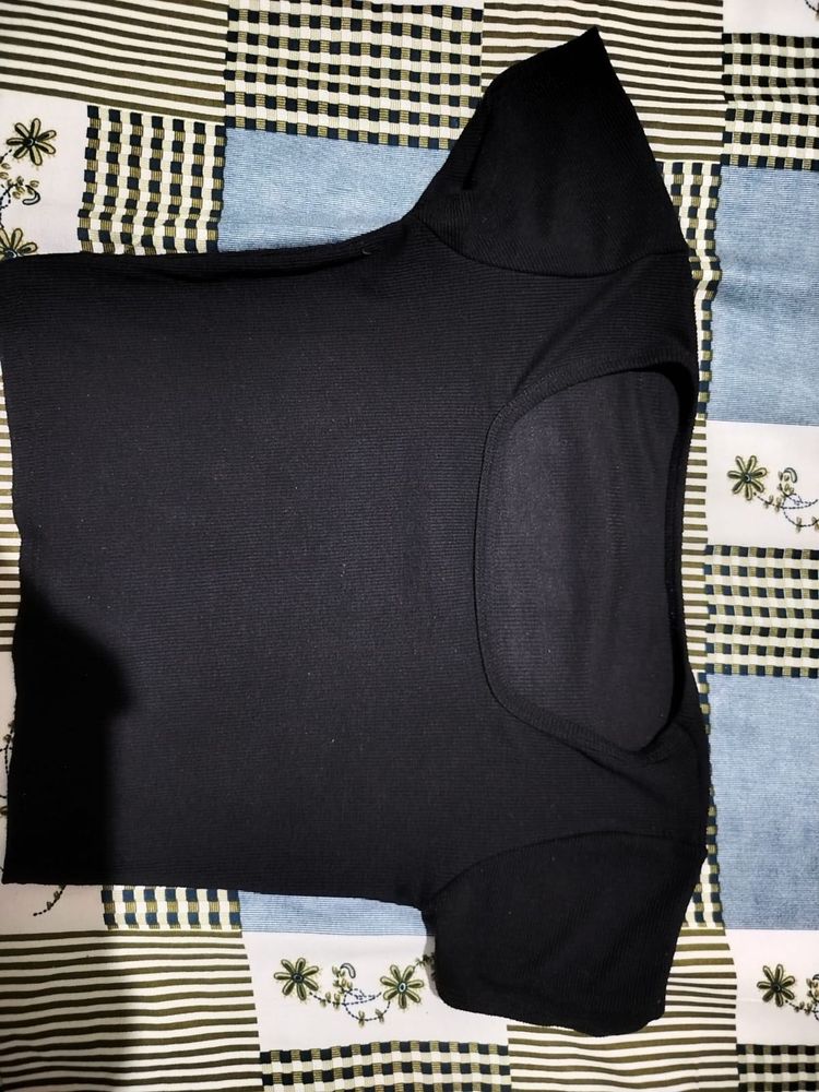 Black Ribbed Knit Cropped Top