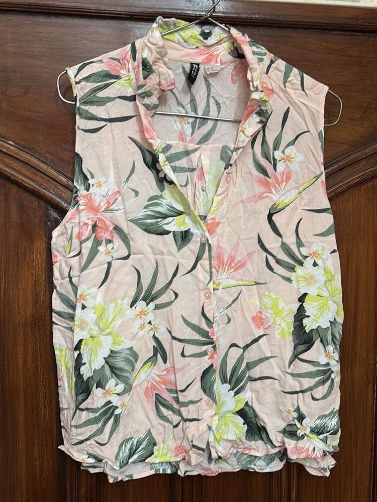 H&amp;M Floral Print Sleeveless Blouse