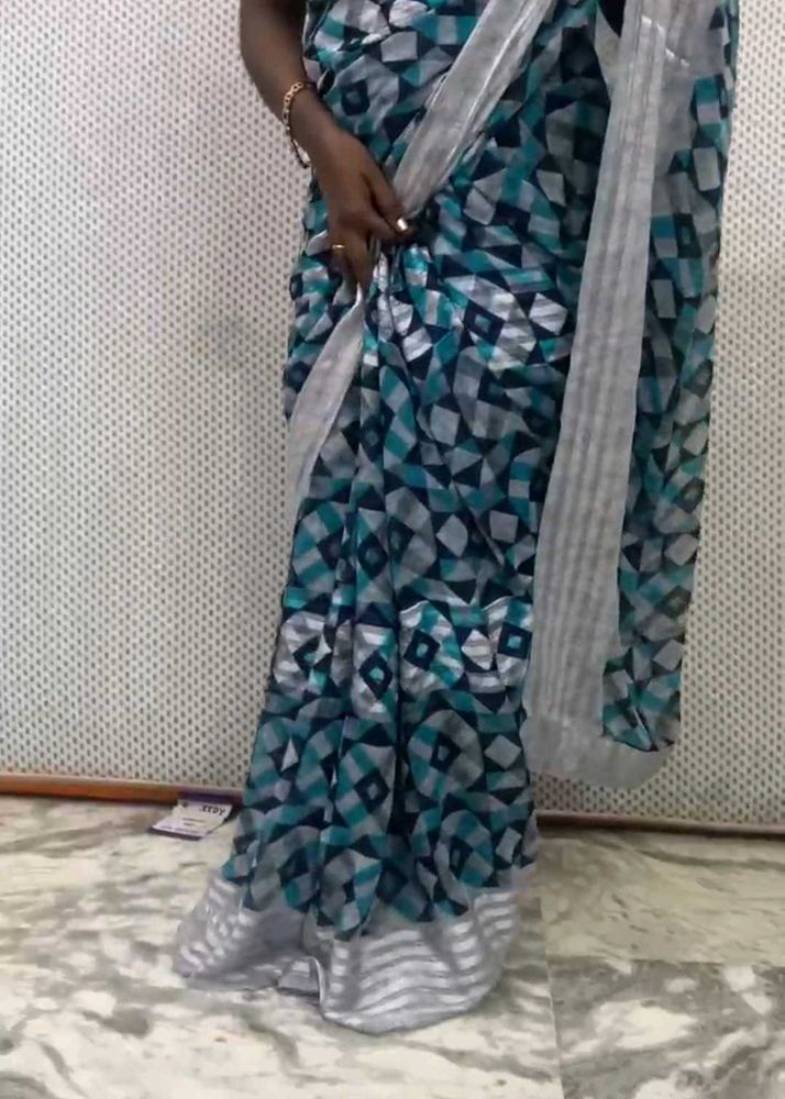 Elegant Printed Saree with blouse piece