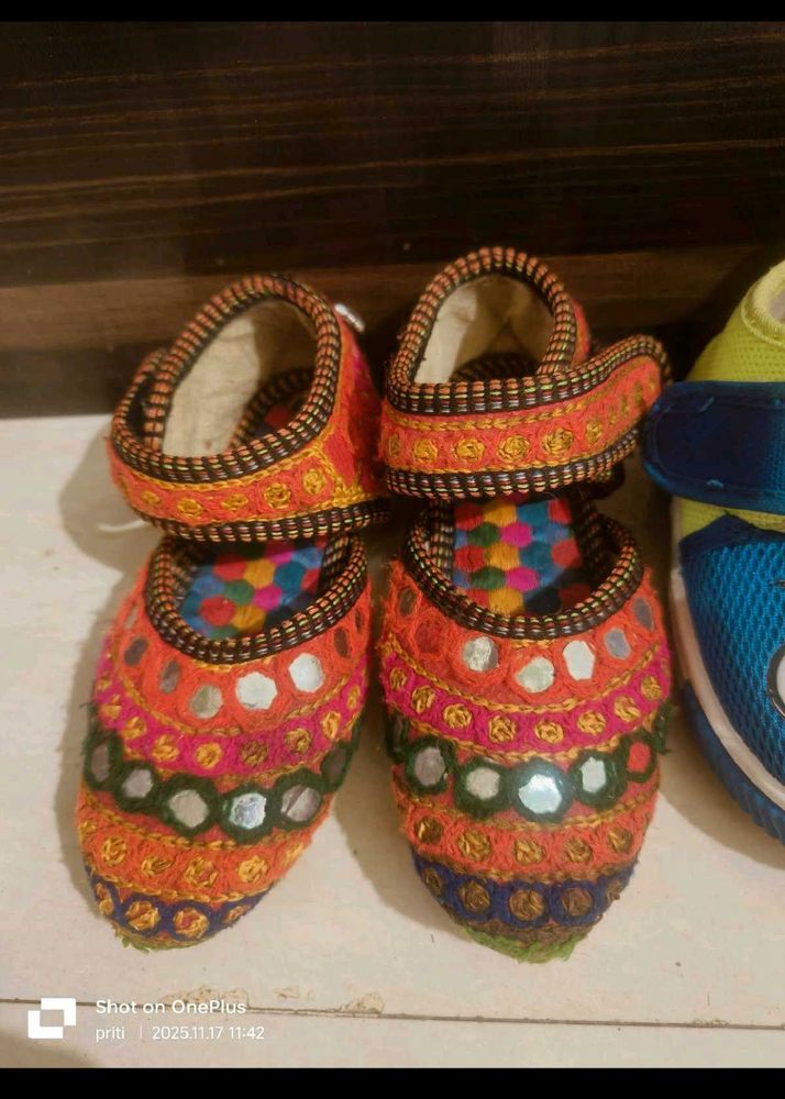 Embroidered Jutti/Mojari for Girls