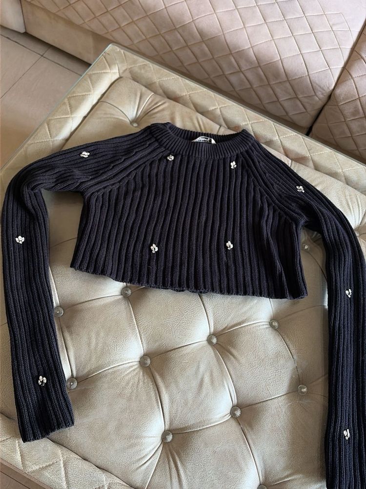 WINTER WEAR Chic Black Cropped Knit Sweater