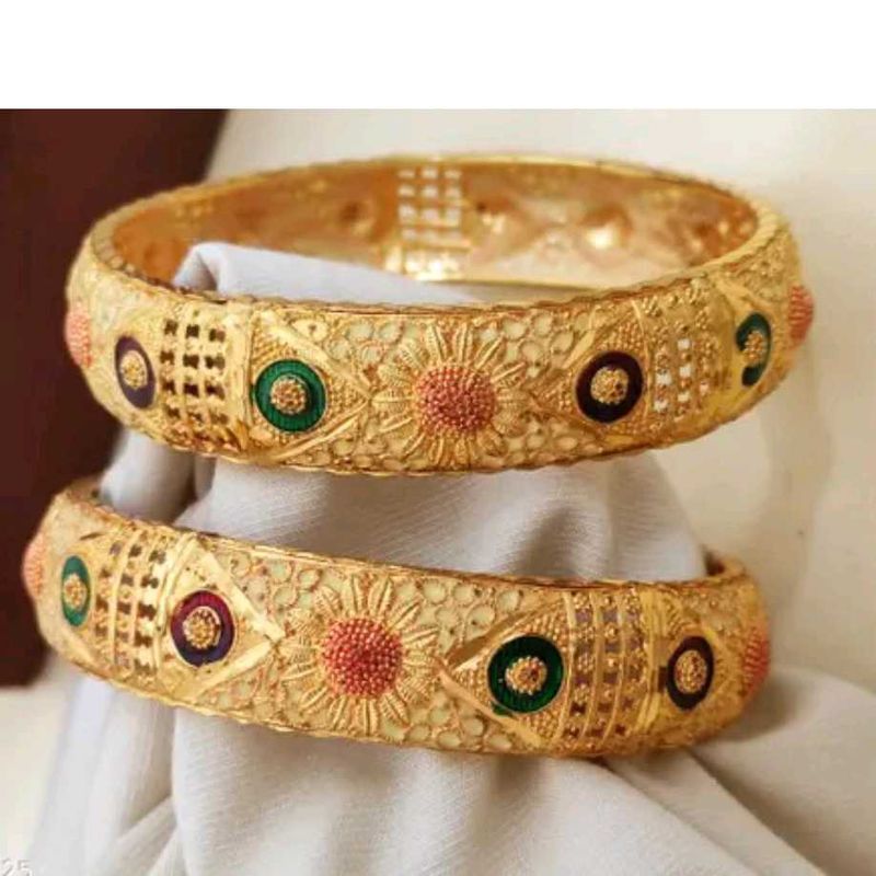 Gold Tone Bangle Set