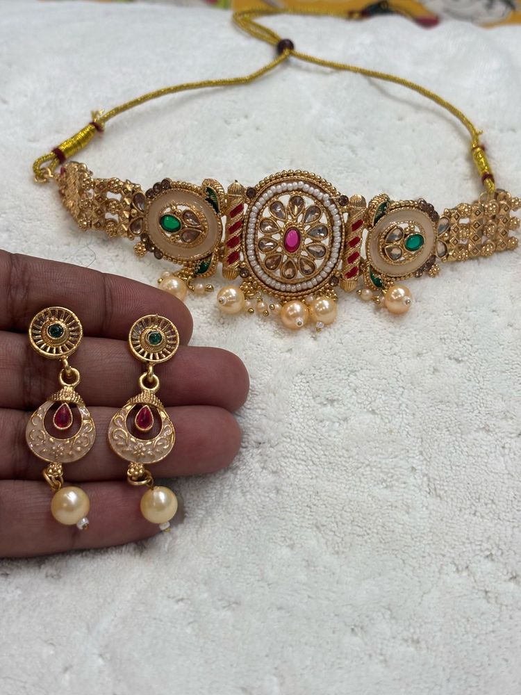 Elegant Kundan Choker Necklace Set