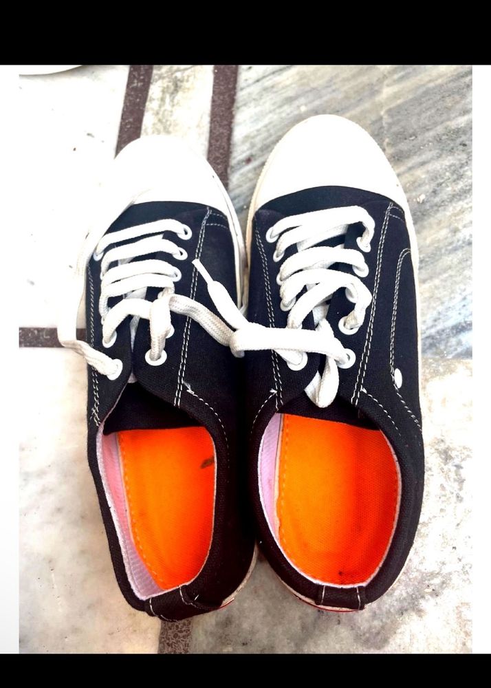 Touch Sneakers Wonen Untouched